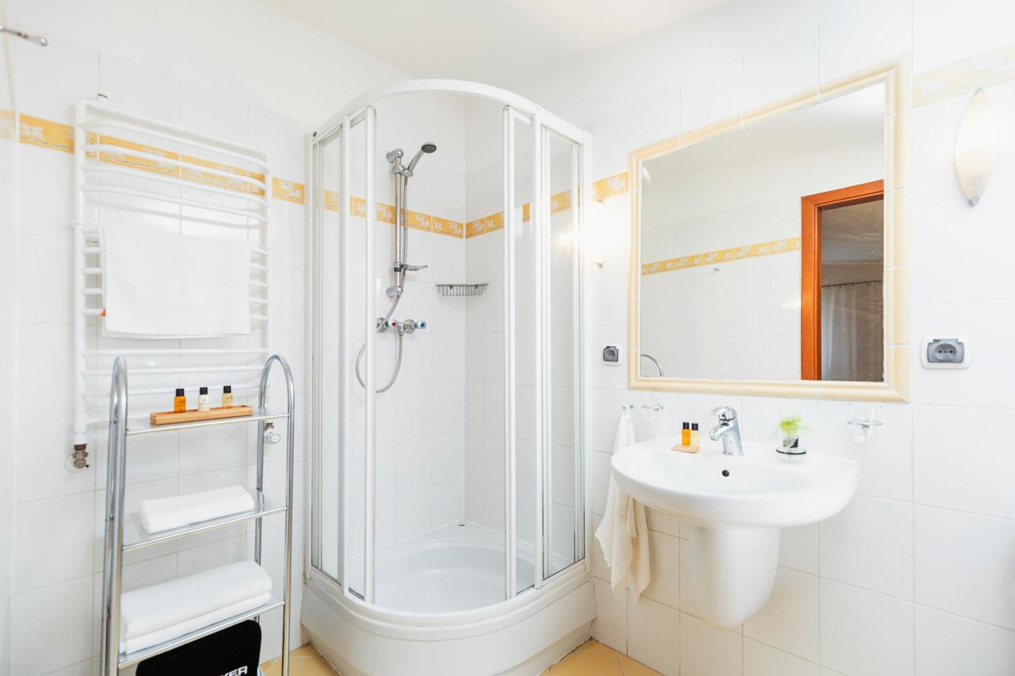 Twin Room Shower